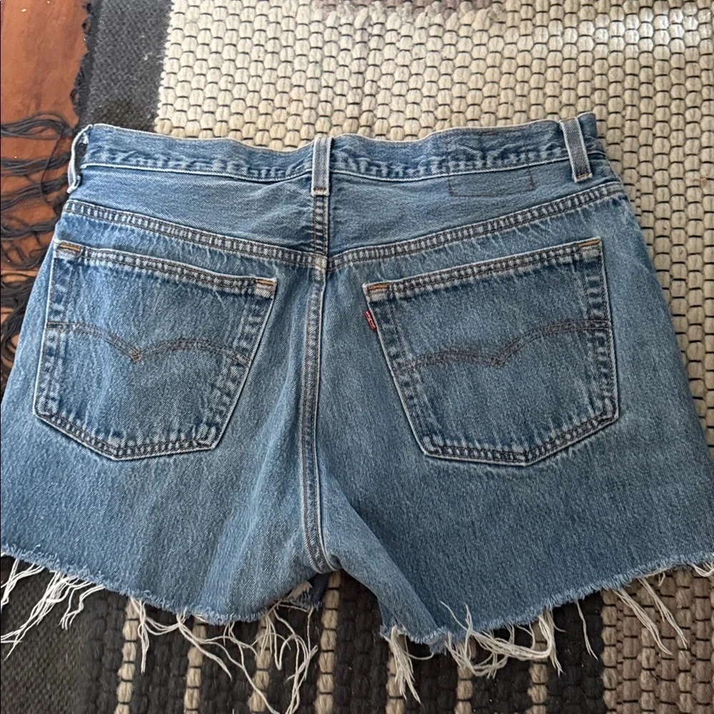 Vintage Levis Zip Front High Rise Raw Hem Relaxed Short. Size 31